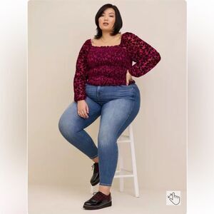 NWT Torrid Velvet Smocked Blouson Sleeve Crop Top - Wine - Size 1
